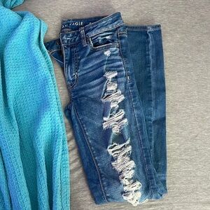 american eagle, ripped skinny jeans, super stretch, size 2